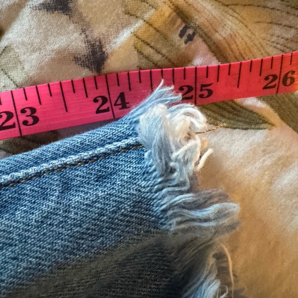 Levi’s Premium Wedgie Straight Distressed Cropped Jeans - Picture 8 of 8